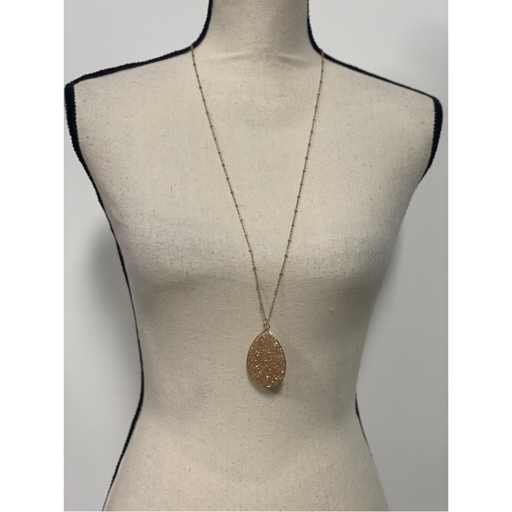 NWT Oval Beaded Pendant Necklace Gold & Beige
